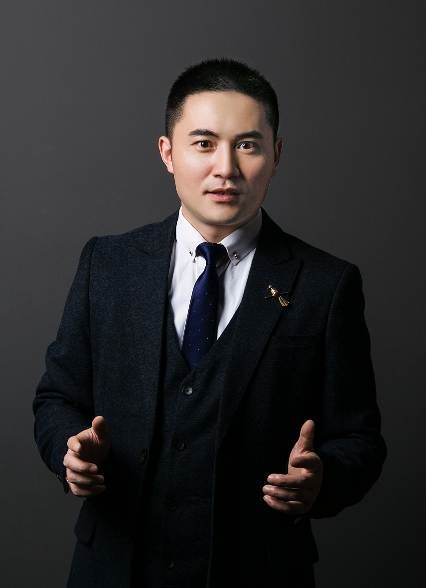 甘万龙