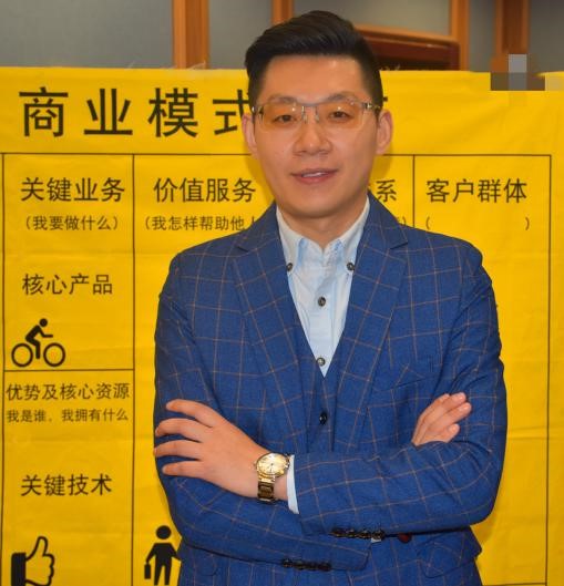 薛魁铭