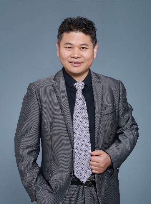 李伟