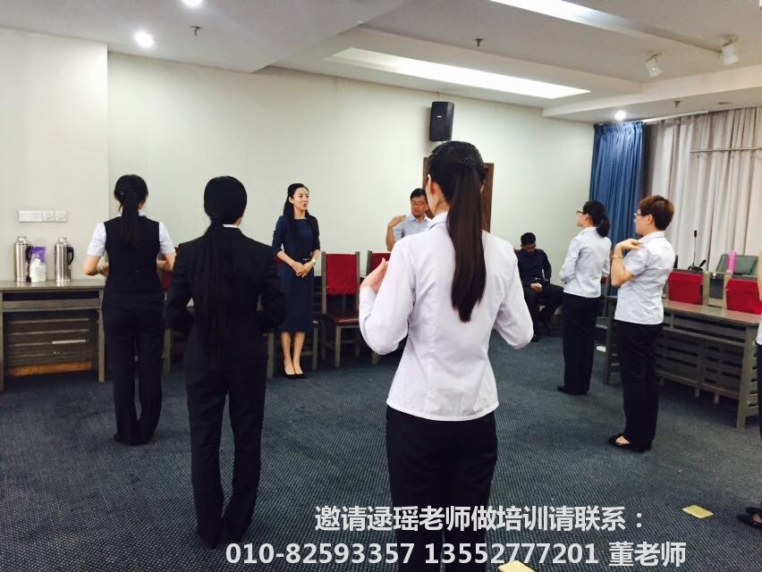 逯瑶老师为交通银行人员做礼仪培训_47791649315196168