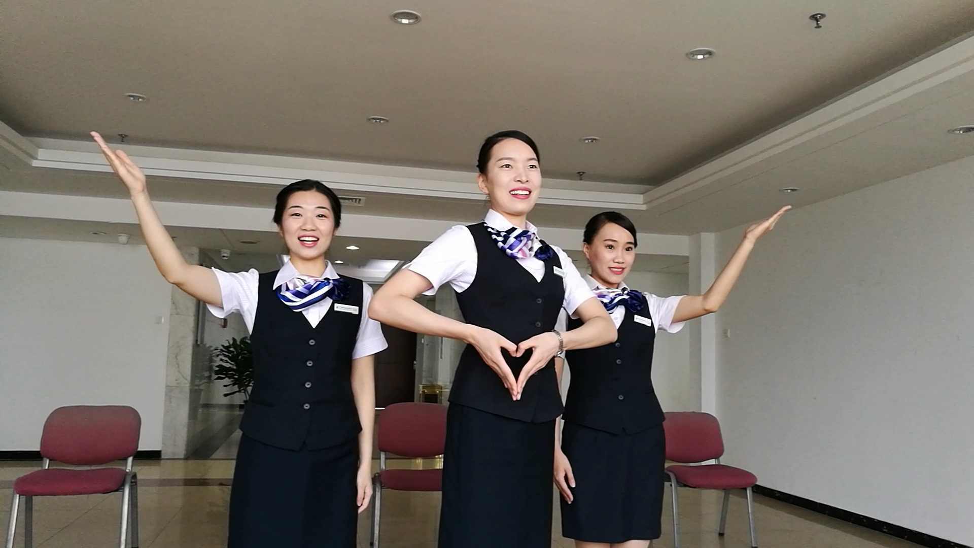 逯瑶老师为中国邮政储蓄银行人员做礼仪培训_159692677872422562