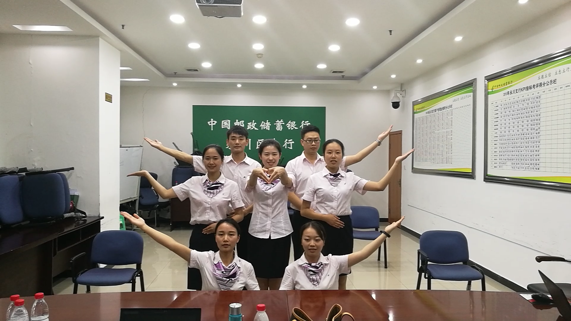 逯瑶老师为中国邮政储蓄银行人员做礼仪培训_739293194071773401